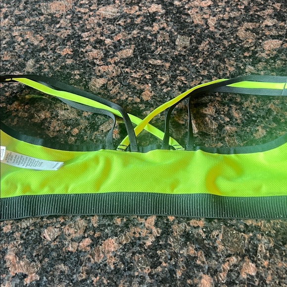 Victoria sport neon green and black sports bra 36DD - Picture 2 of 3
